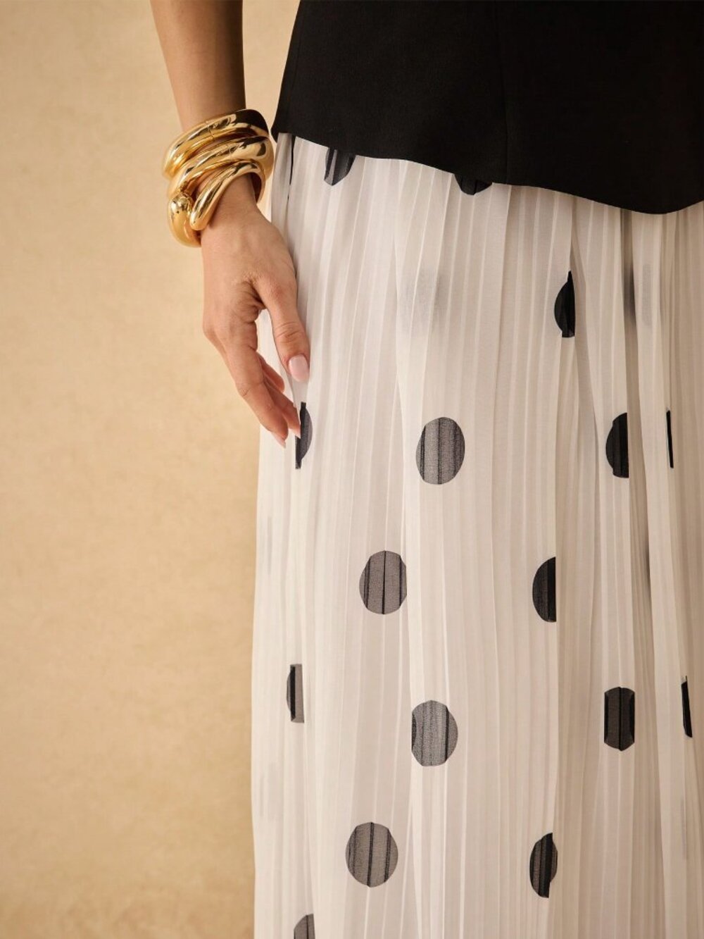 Black Polka Dot Women's Top & Pleated Skirt Two-Piece Set - Picture 6 of 7